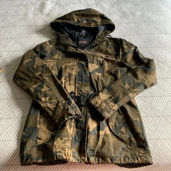Camo anorak style jacket- Ambiance Outerwear size medium - Picture 3 of 6